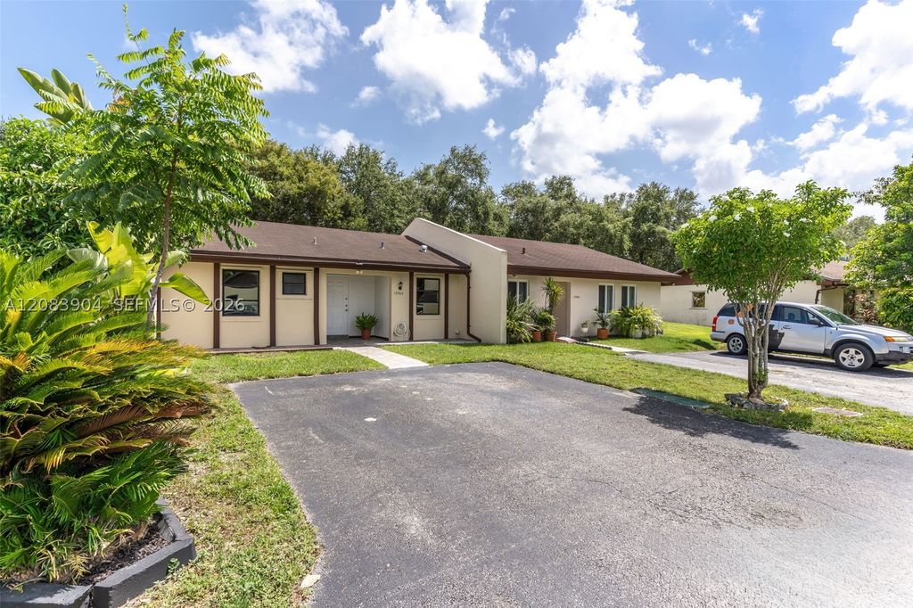 13962 SW 52 LN, Miami, FL 33175
