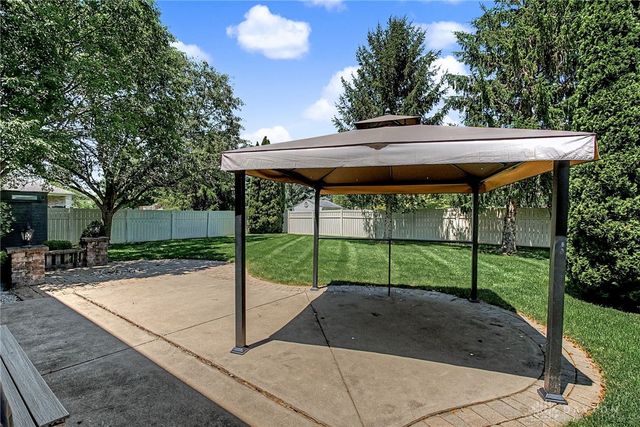 570 Brookmeade Court, Troy, OH 45373