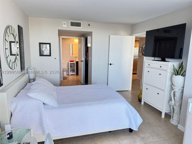 7601 E Treasure Dr 512, North Bay Village, FL 33141