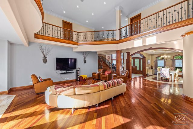 904 S Edgewood Lane, Mount Prospect, IL 60056