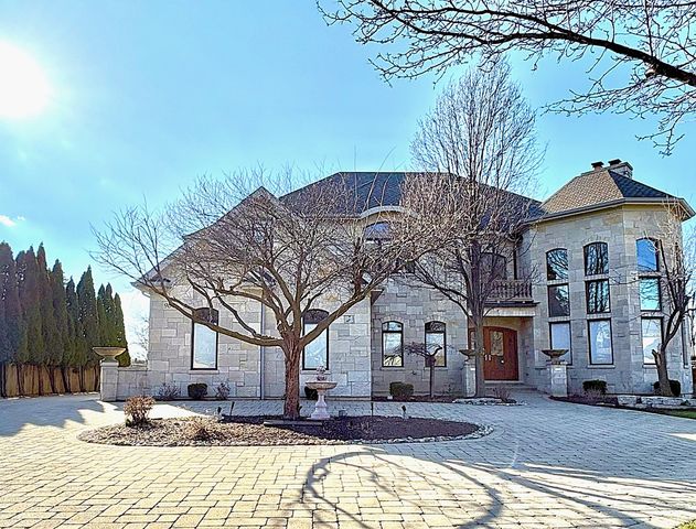 904 S Edgewood Lane, Mount Prospect, IL 60056