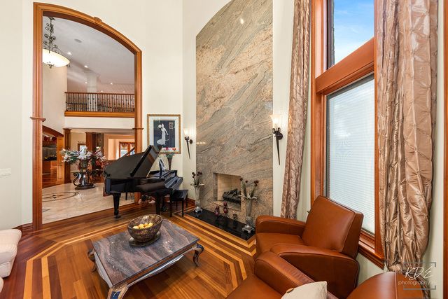 904 S Edgewood Lane, Mount Prospect, IL 60056