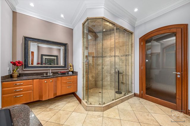 904 S Edgewood Lane, Mount Prospect, IL 60056