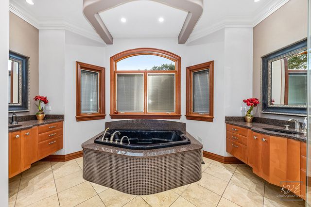 904 S Edgewood Lane, Mount Prospect, IL 60056