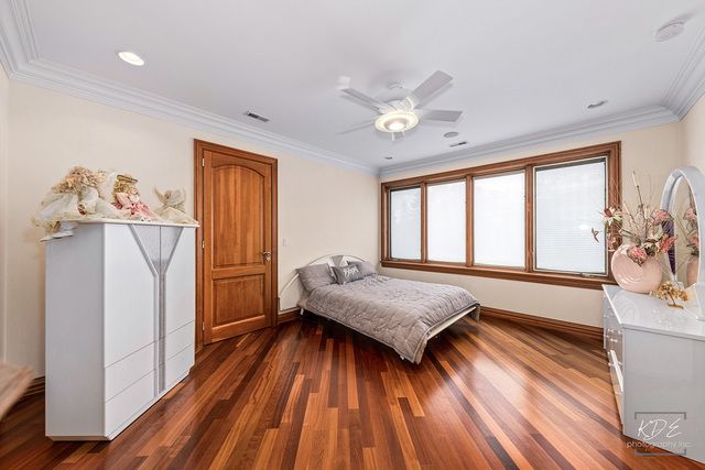 904 S Edgewood Lane, Mount Prospect, IL 60056