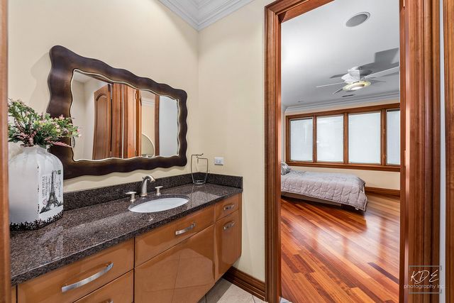 904 S Edgewood Lane, Mount Prospect, IL 60056