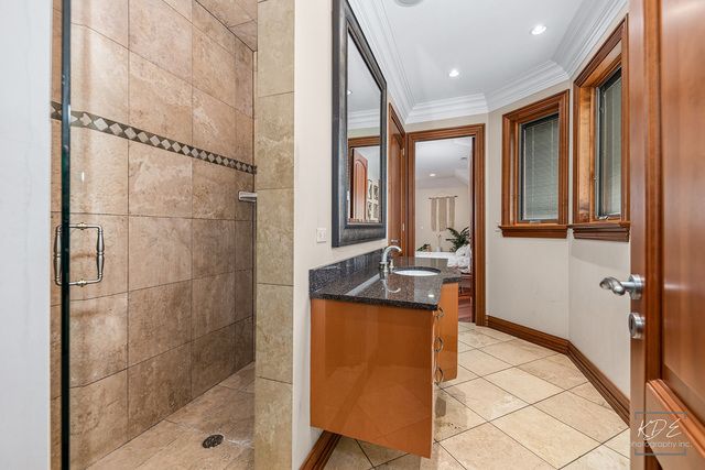 904 S Edgewood Lane, Mount Prospect, IL 60056