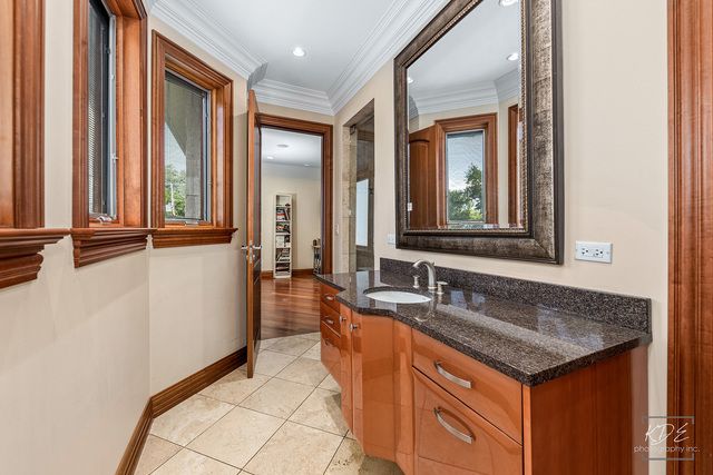 904 S Edgewood Lane, Mount Prospect, IL 60056