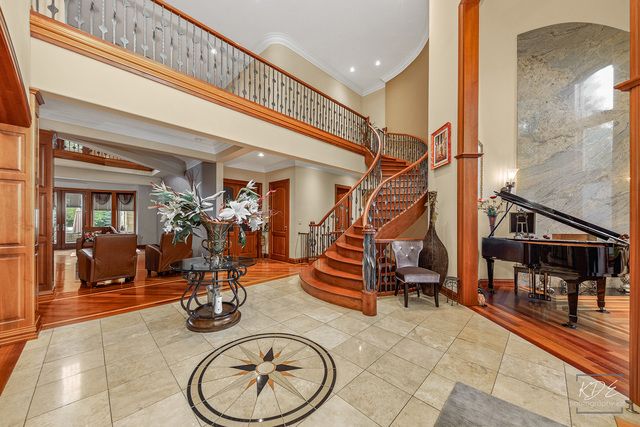 904 S Edgewood Lane, Mount Prospect, IL 60056