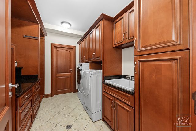 904 S Edgewood Lane, Mount Prospect, IL 60056