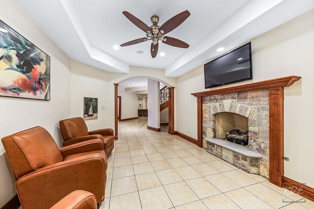 904 S Edgewood Lane, Mount Prospect, IL 60056