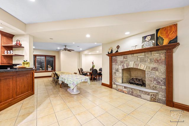 904 S Edgewood Lane, Mount Prospect, IL 60056