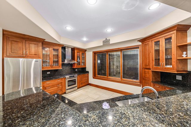 904 S Edgewood Lane, Mount Prospect, IL 60056