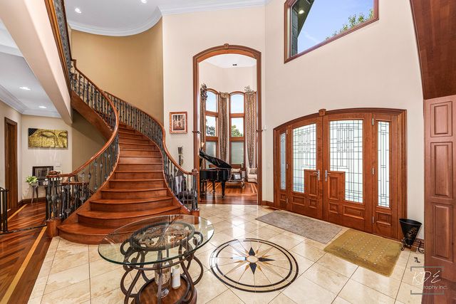 904 S Edgewood Lane, Mount Prospect, IL 60056