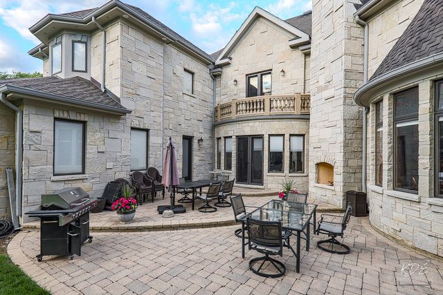 904 S Edgewood Lane, Mount Prospect, IL 60056