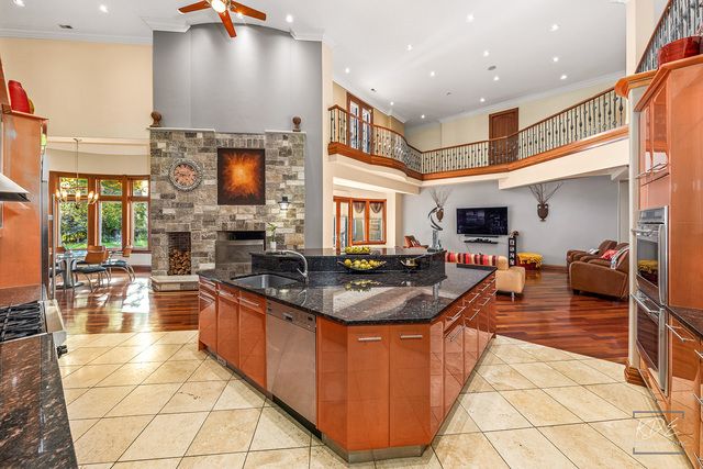 904 S Edgewood Lane, Mount Prospect, IL 60056