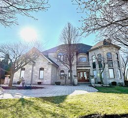 904 S Edgewood Lane, Mount Prospect, IL 60056