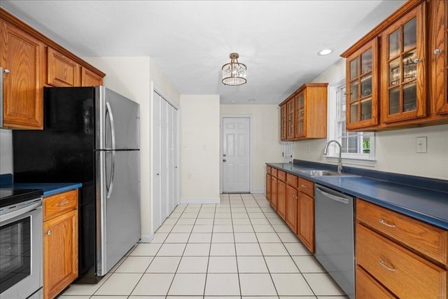 23 Ward St, Auburn, MA 01501