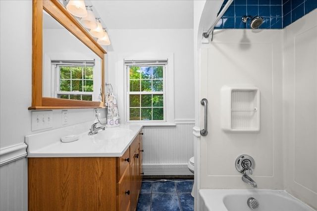23 Ward St, Auburn, MA 01501