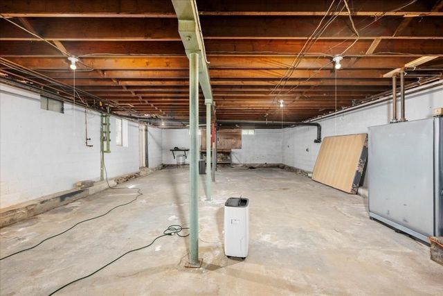 23 Ward St, Auburn, MA 01501
