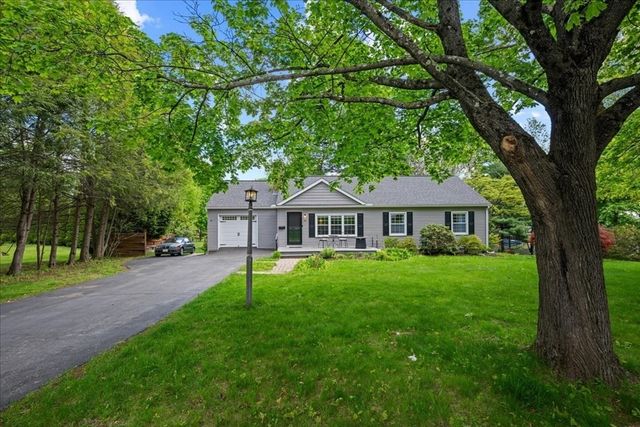 23 Ward St, Auburn, MA 01501