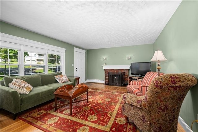23 Ward St, Auburn, MA 01501