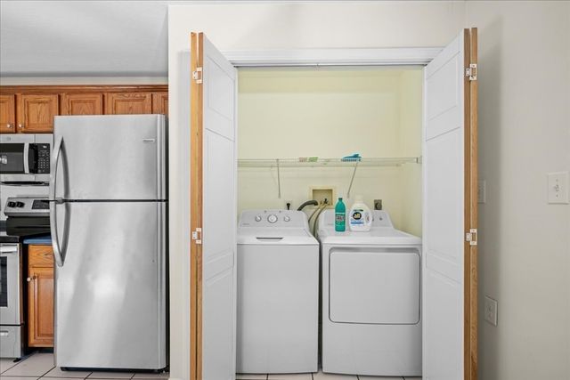 23 Ward St, Auburn, MA 01501
