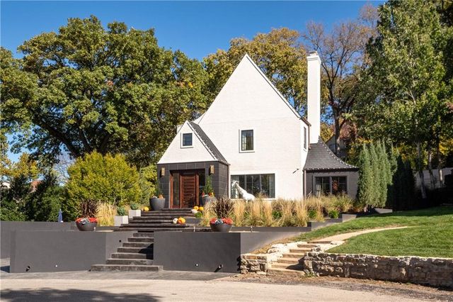 4963 Ward Parkway, Kansas City, MO 64112