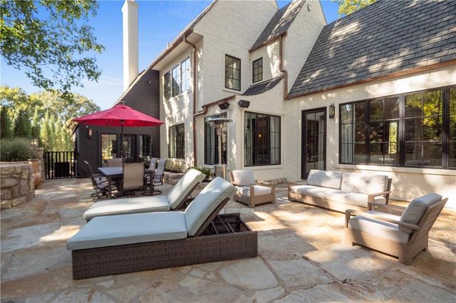 4963 Ward Parkway, Kansas City, MO 64112