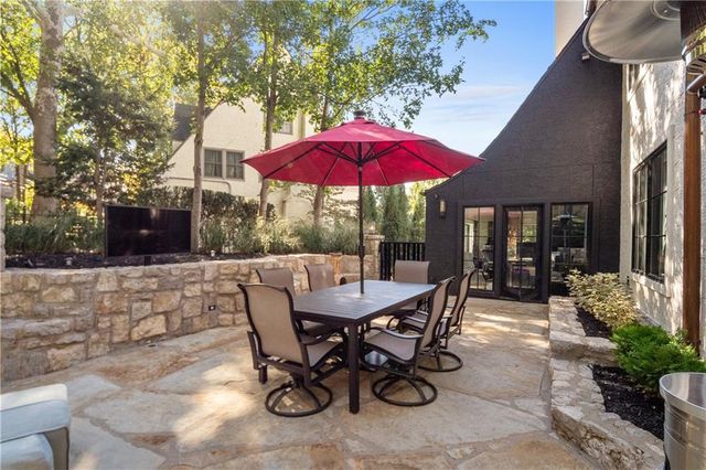 4963 Ward Parkway, Kansas City, MO 64112