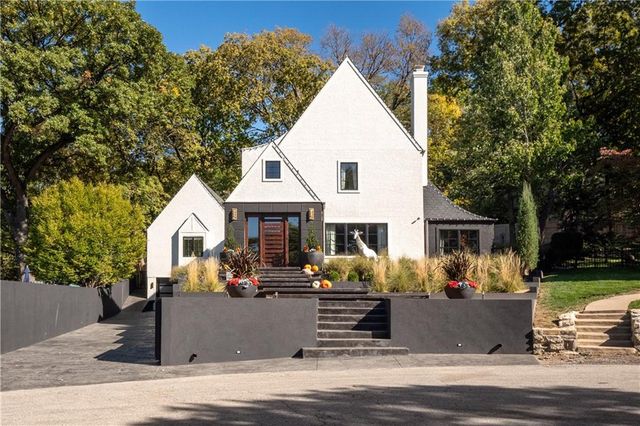 4963 Ward Parkway, Kansas City, MO 64112