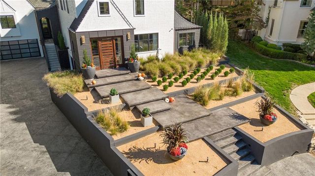 4963 Ward Parkway, Kansas City, MO 64112