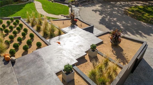 4963 Ward Parkway, Kansas City, MO 64112