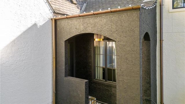 4963 Ward Parkway, Kansas City, MO 64112