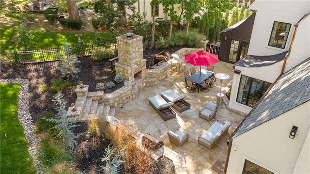 4963 Ward Parkway, Kansas City, MO 64112