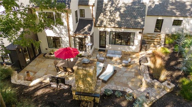 4963 Ward Parkway, Kansas City, MO 64112