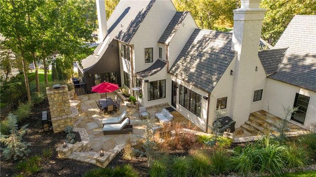 4963 Ward Parkway, Kansas City, MO 64112