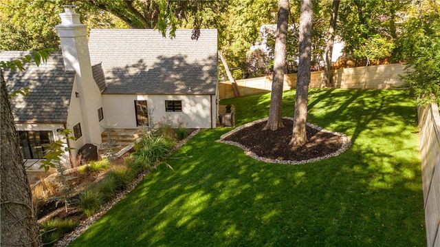 4963 Ward Parkway, Kansas City, MO 64112