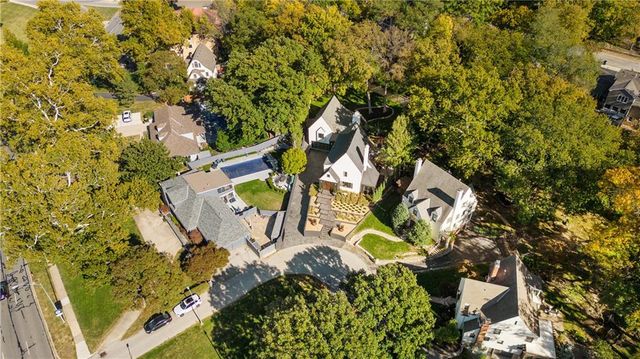 4963 Ward Parkway, Kansas City, MO 64112