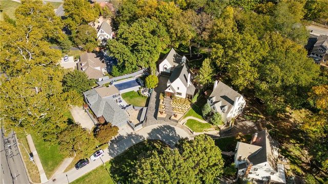 4963 Ward Parkway, Kansas City, MO 64112