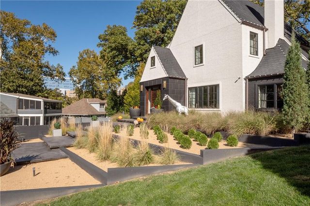 4963 Ward Parkway, Kansas City, MO 64112