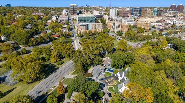 4963 Ward Parkway, Kansas City, MO 64112