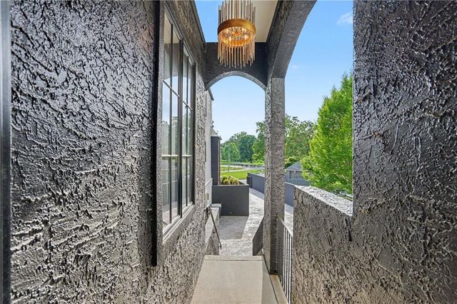 4963 Ward Parkway, Kansas City, MO 64112