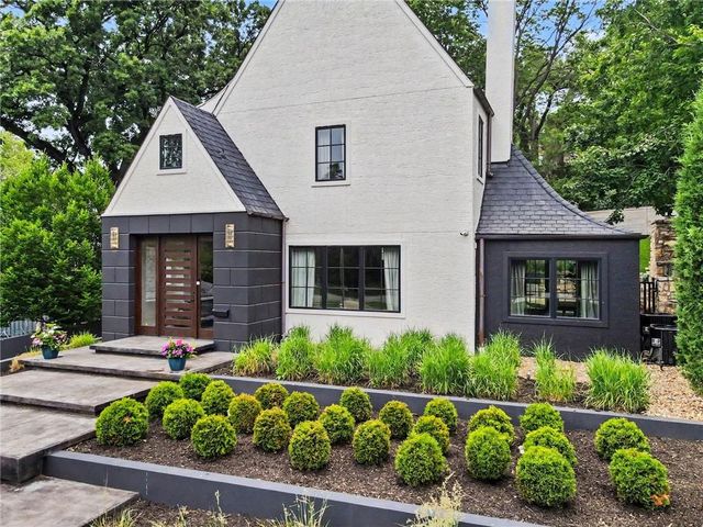 4963 Ward Parkway, Kansas City, MO 64112