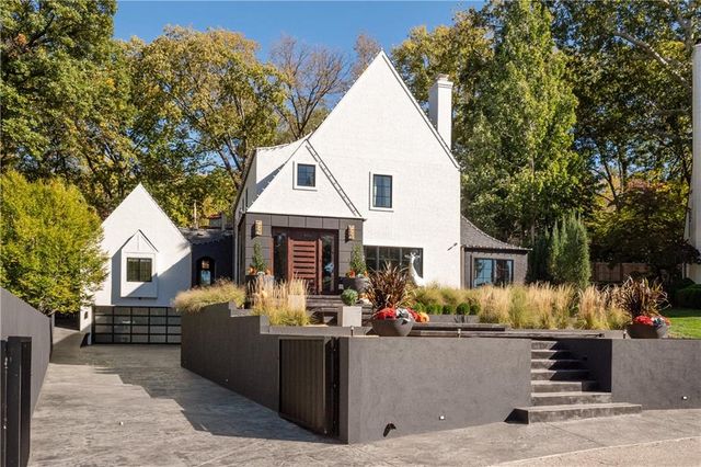 4963 Ward Parkway, Kansas City, MO 64112