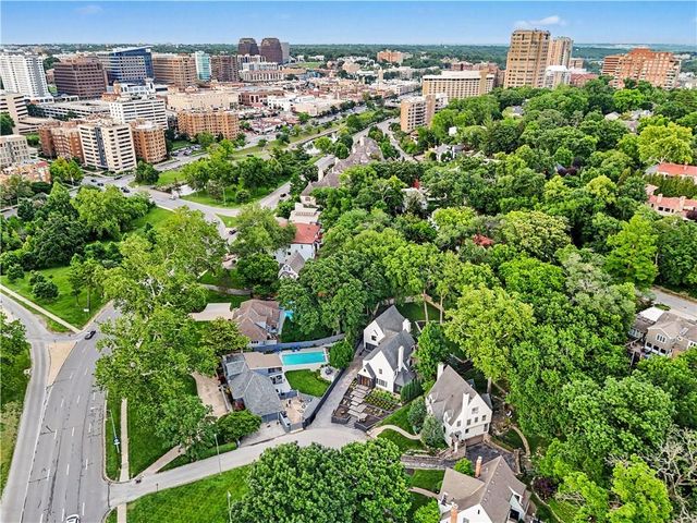4963 Ward Parkway, Kansas City, MO 64112