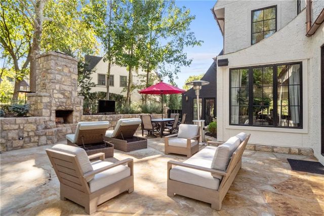 4963 Ward Parkway, Kansas City, MO 64112