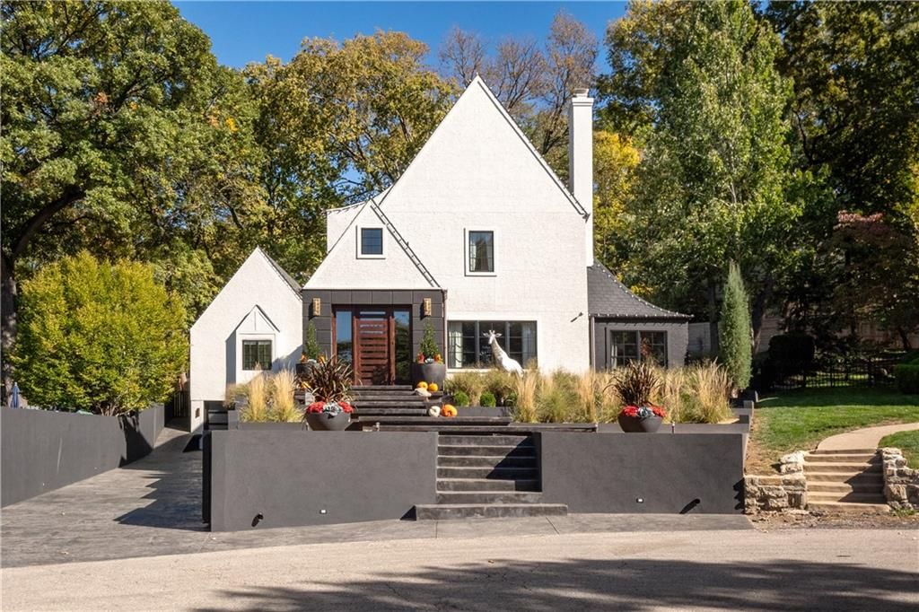 4963 Ward Parkway, Kansas City, MO 64112