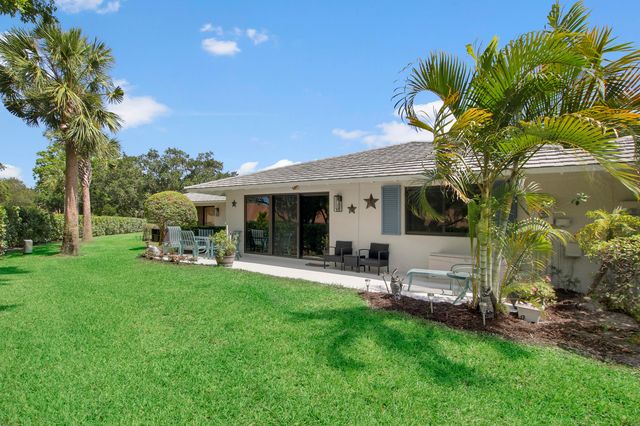 107 Club Drive, Palm Beach Gardens, FL 33418