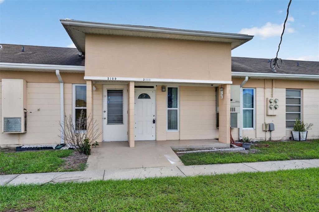 Image 2 of property listing at 3111 CLUB CIRCLE, Lake Wales, FL 33854